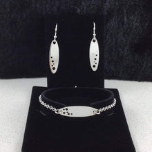 Load image into Gallery viewer, Quiet Moments Sterling Silver 925 drop Earrings
